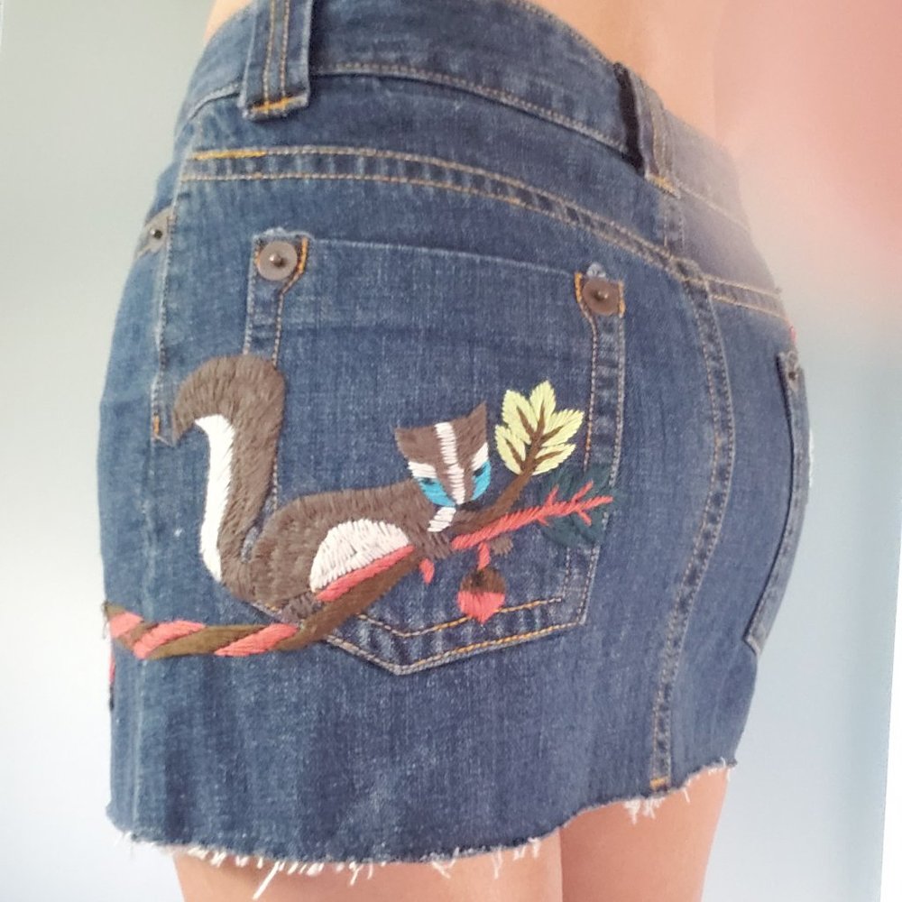 Denim skirt with embroidered squirrel, acorns, and leaves - Picture 5 of 7